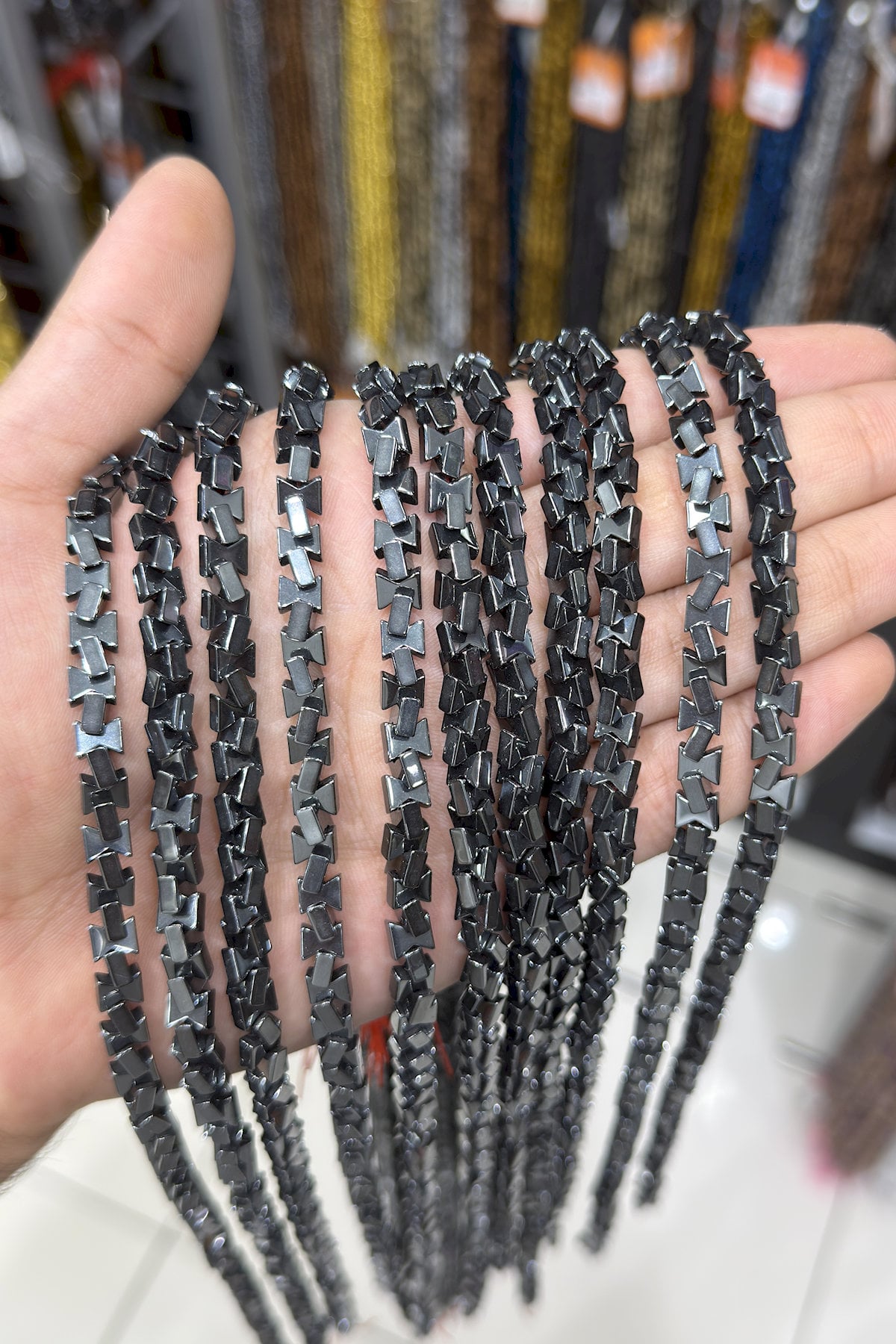 Hematit Taşı Fiyonk Kesim Parlak Füme 6x6mm Doğal Taş Dizi