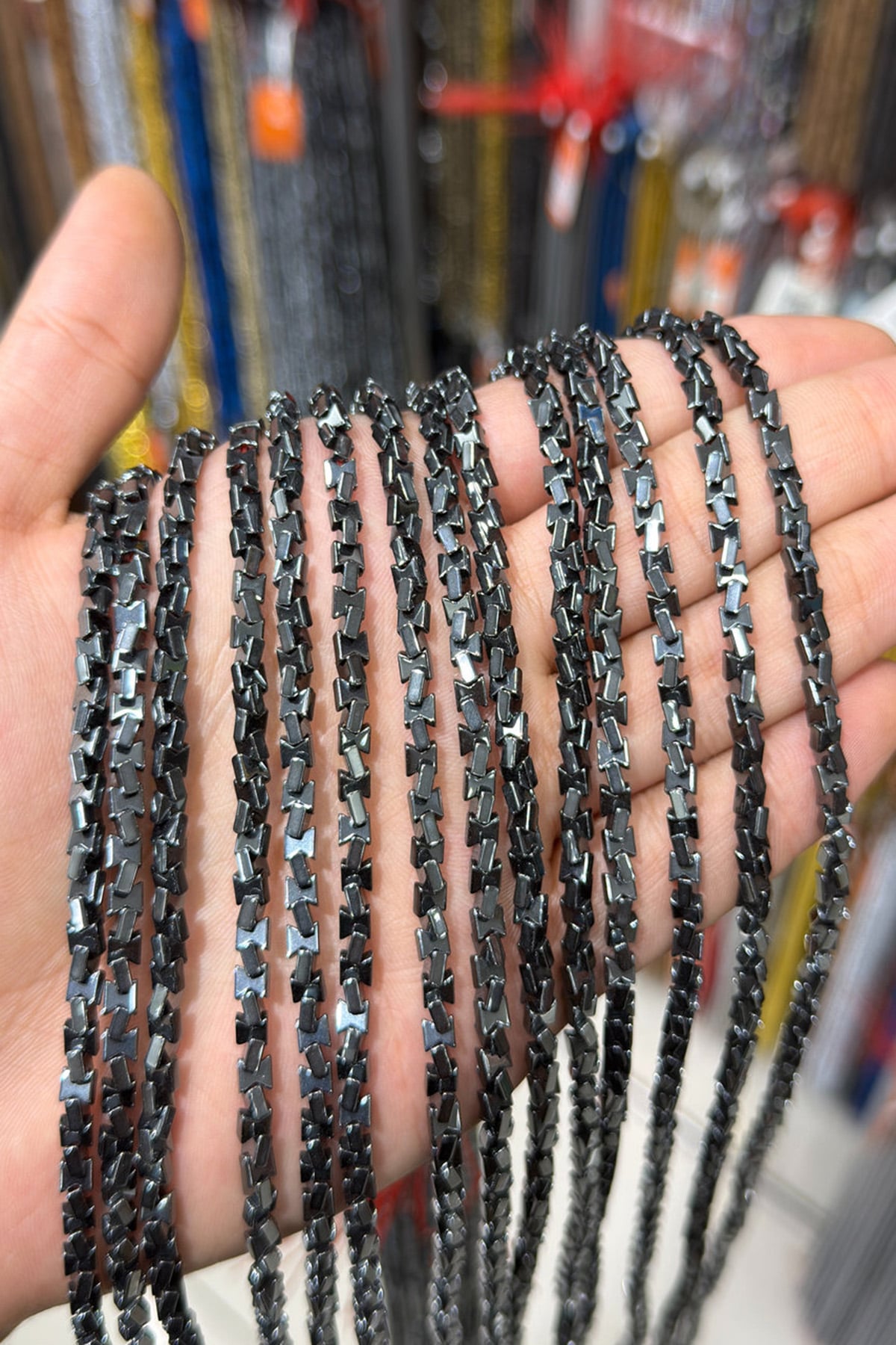 Hematit Taşı Fiyonk Kesim Parlak Füme 4x4mm Doğal Taş Dizi
