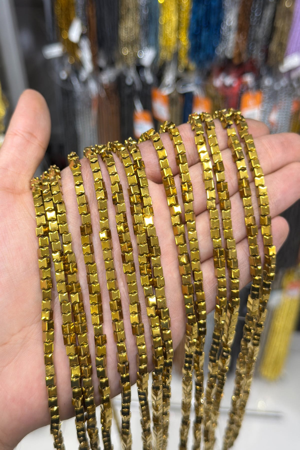 Hematit Taşı Fiyonk Kesim Parlak Gold 4x4mm Doğal Taş Dizi