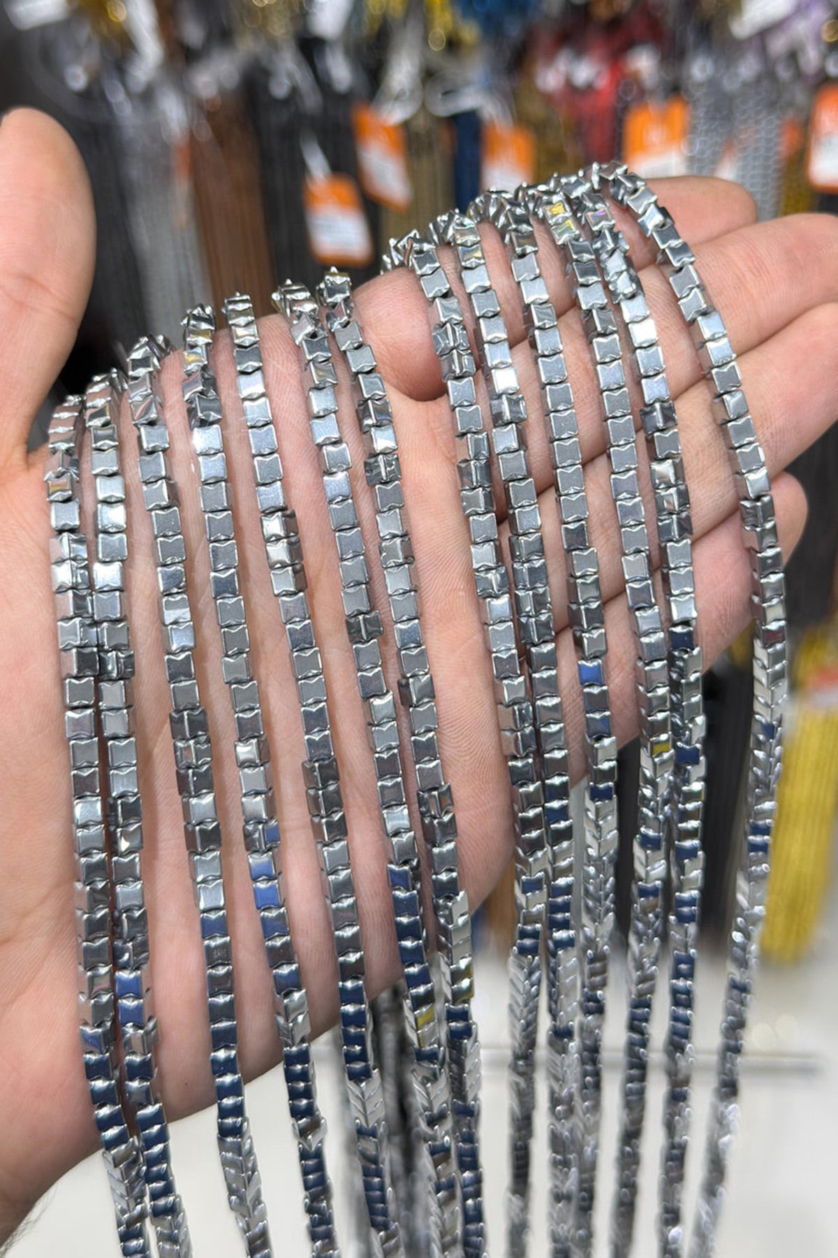 Hematit Taşı Fiyonk Kesim Parlak Gümüş 4x4mm Doğal Taş Dizi