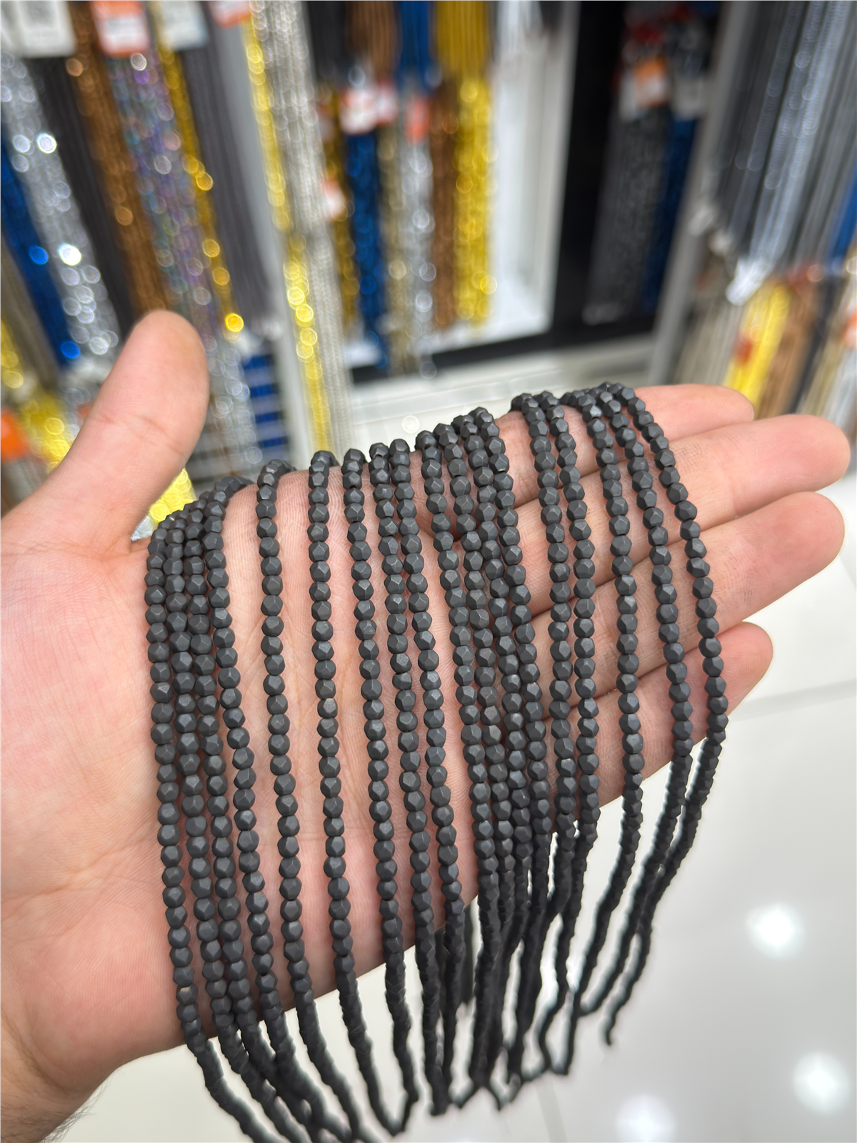 Hematit Taşı Hegzagonal Kesim 4x4mm- Mat Siyah Doğal Taş Dizi