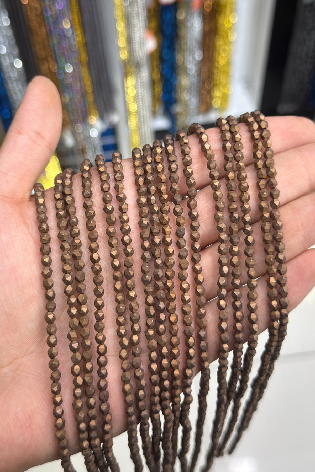 Hematit Taşı Hegzagonal Kesim Mat Kahverengi 4x4mm Doğal Taş Dizi