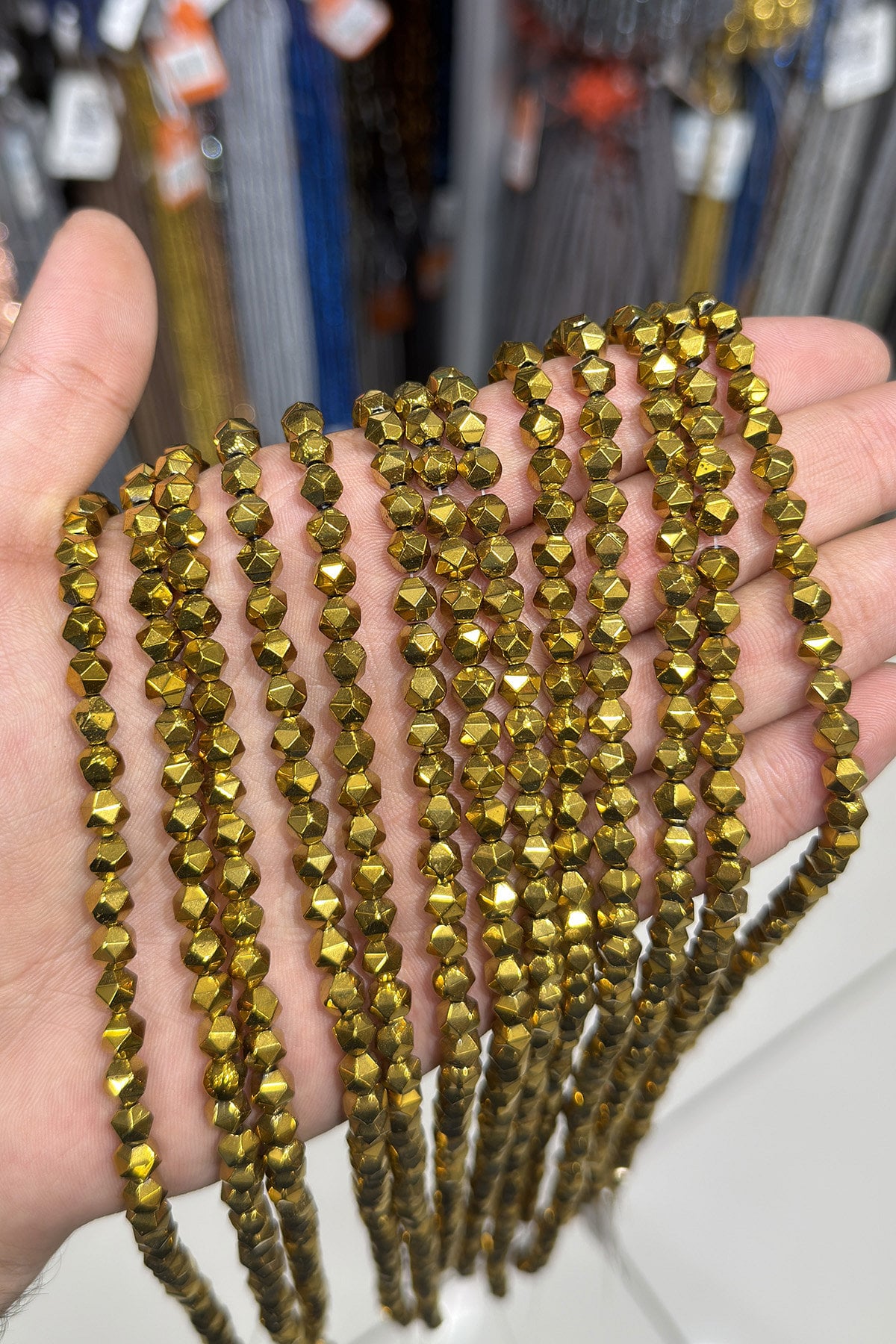 Hematit Taşı Hegzagonal Kesim Parlak Gold 6mm Doğal Taş Dizi