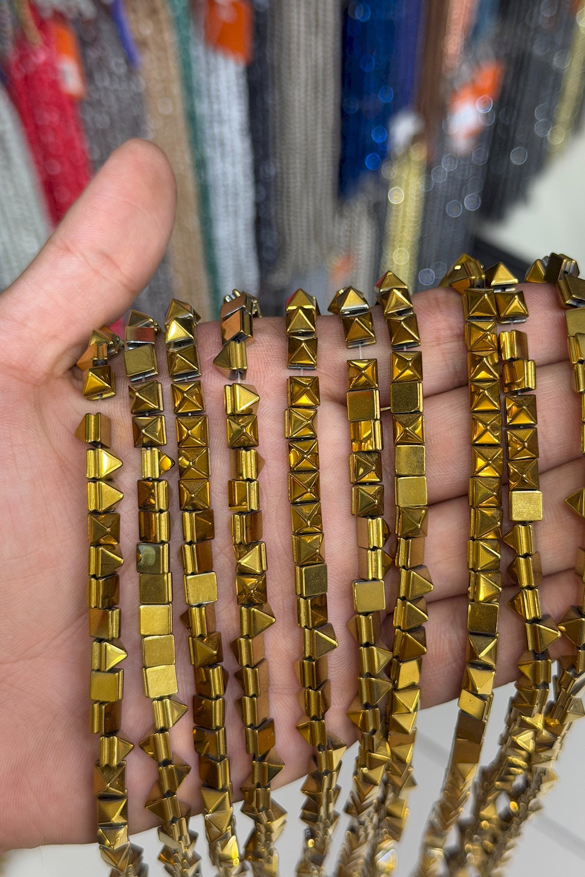 Hematit Taşı Kanallı Kesim Parlak Gold 6x6mm Doğal Taş Dizi