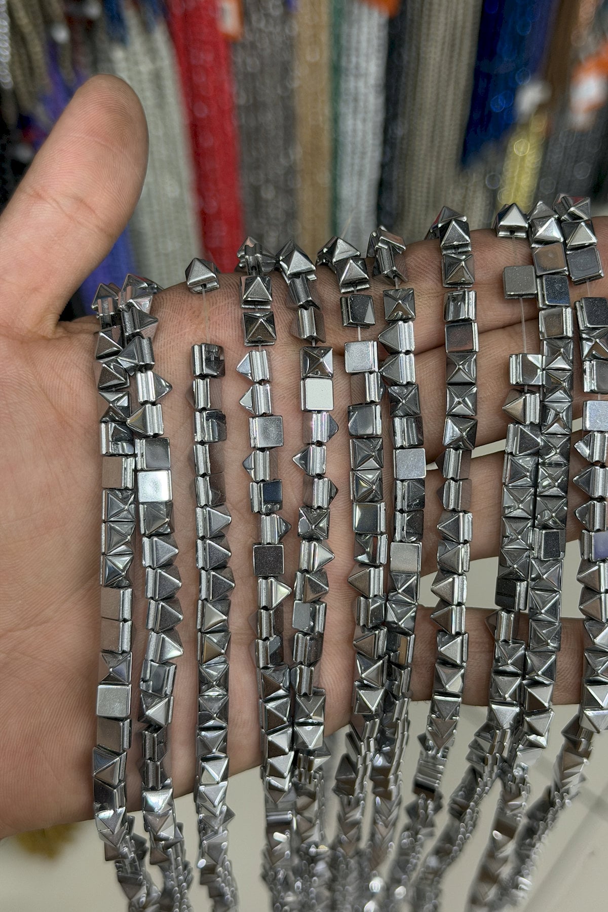 Hematit Taşı Kanallı Kesim Parlak Gümüş 6x6mm Doğal Taş Dizi
