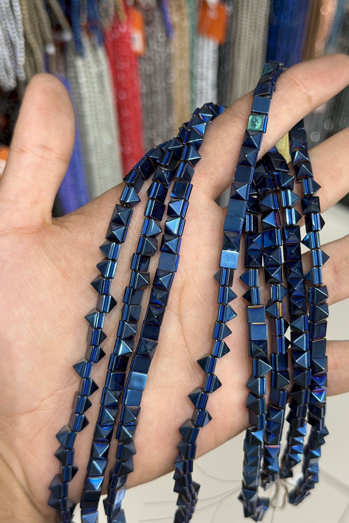 Hematit Taşı Kanallı Kesim Parlak Mavi 6x6mm Doğal Taş Dizi
