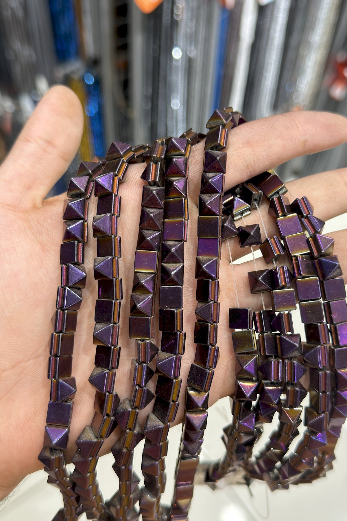 Hematit Taşı Kanallı Kesim Parlak Mor 8x8mm Doğal Taş Dizi