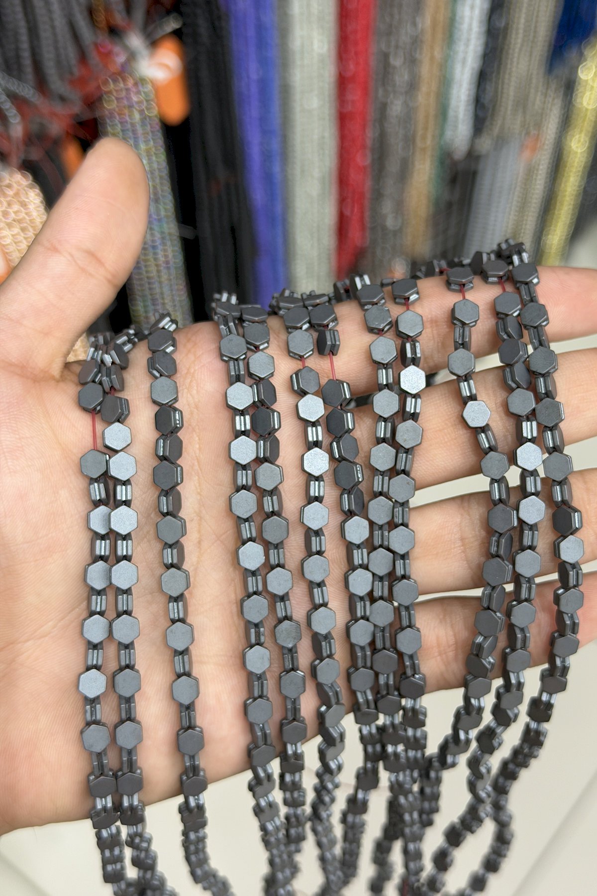 Hematit Taşı Kanallı Yassı Altıgen Kesim Mat Gri 5x5mm Doğal Taş Dizi