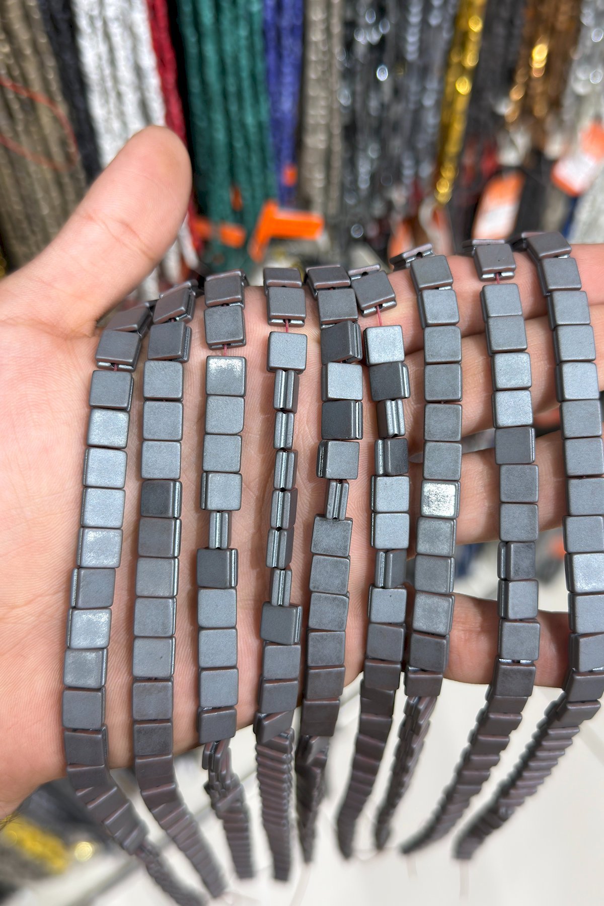 Hematit Taşı Kanallı Yassı Kare Kesim Mat Gri 8x8mm Doğal Taş Dizi