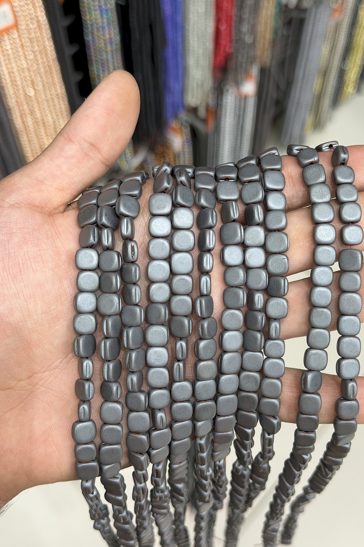 Hematit Taşı Kanallı Yassı Kare Kesim Mat Gri 8x8mm Doğal Taş Dizi