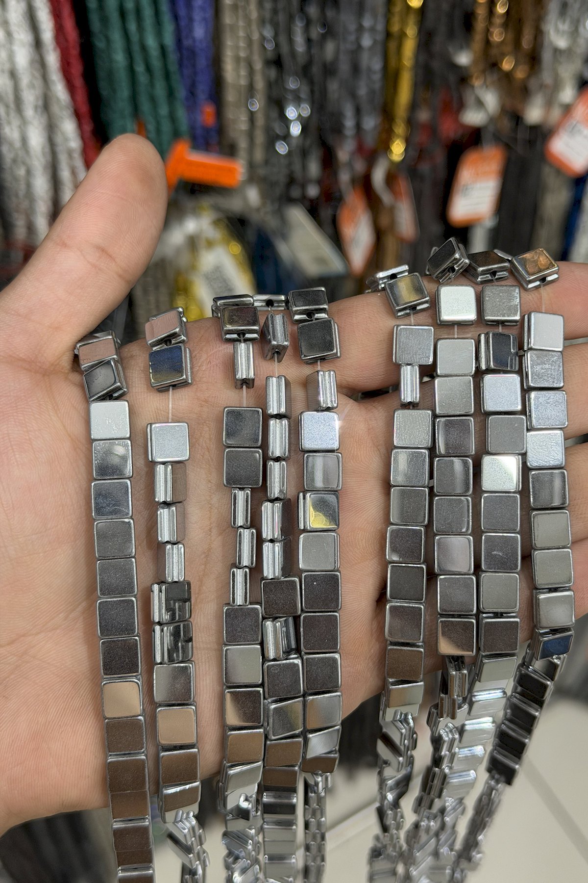 Hematit Taşı Kanallı Yassı Kare Kesim Parlak Gümüş 8x8mm Doğal Taş Dizi