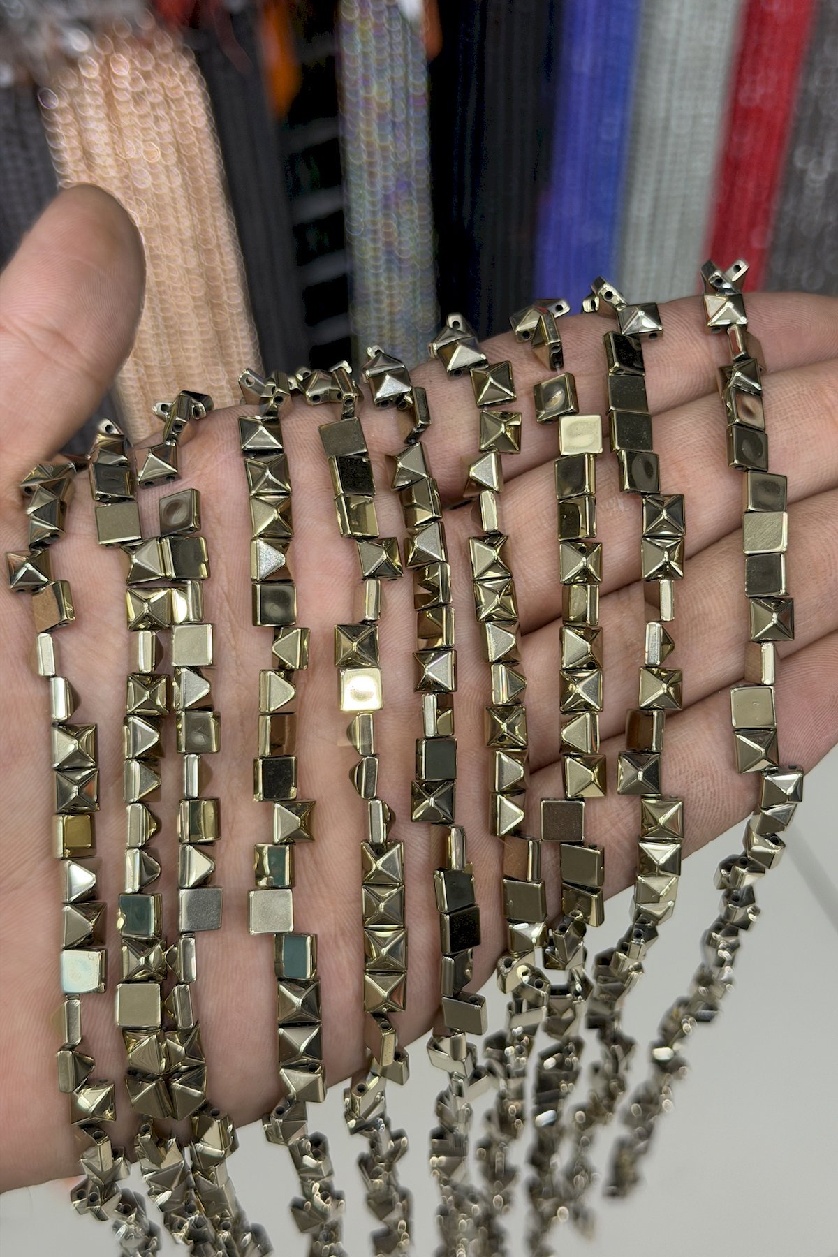 Hematit Taşı Kare Kesim Parlak Antik Sarı 6x6mm Doğal Taş Dizi
