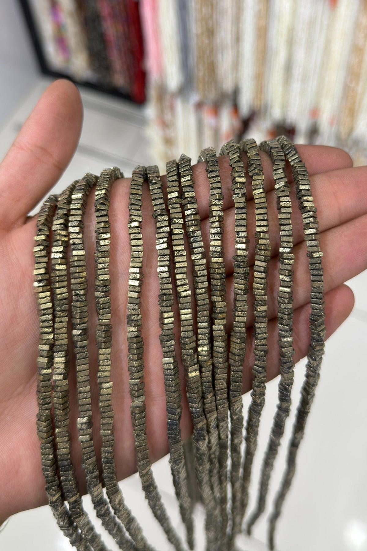 Hematit Taşı Kare Kesim Parlak Antik Sarı 4x1mm Doğal Taş Dizi