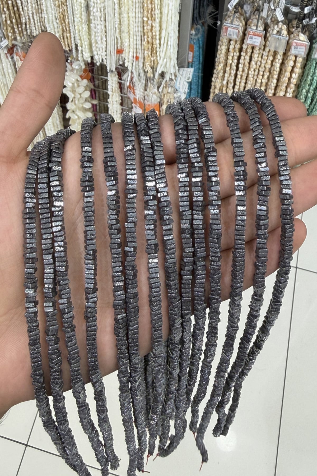 Hematit Taşı Kare Kesim Parlak Füme 4x1mm Doğal Taş Dizi