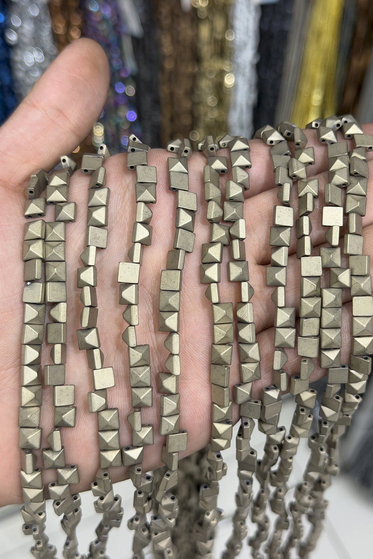 Hematit Taşı Kare Piramit Kesim Sarı 6x6mm Doğal Taş Dizi