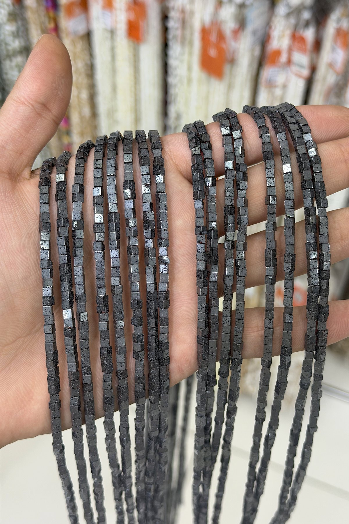 Hematit Taşı Küp Kesim 3x3mm- Parlak Füme Doğal Taş Dizi
