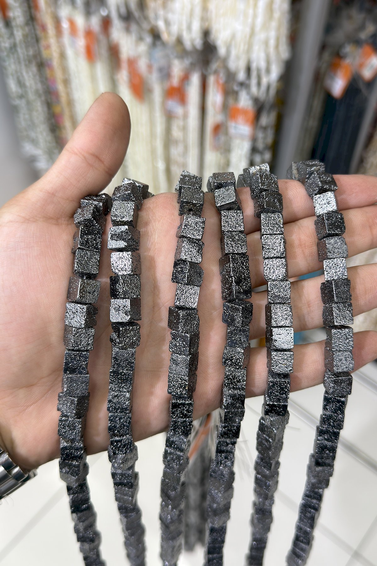 Hematit Taşı Küp Kesim 8x8mm-Pütürlü Füme Doğal Taş Dizi