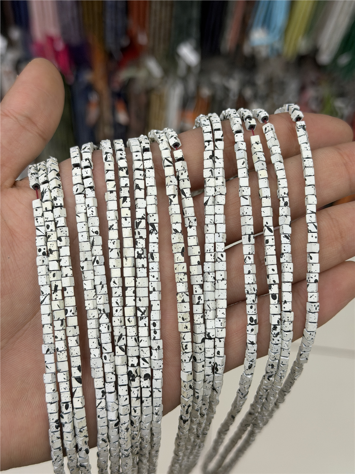 Hematit Taşı Küp Kesim Beyaz 3x3mm Doğal Taş Dizi