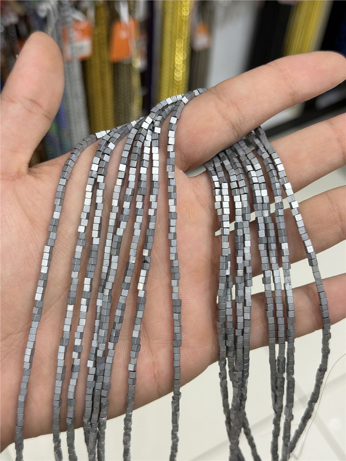 Hematit Taşı Küp Kesim Mat Açık Gri 2x2mm Doğal Taş Dizi