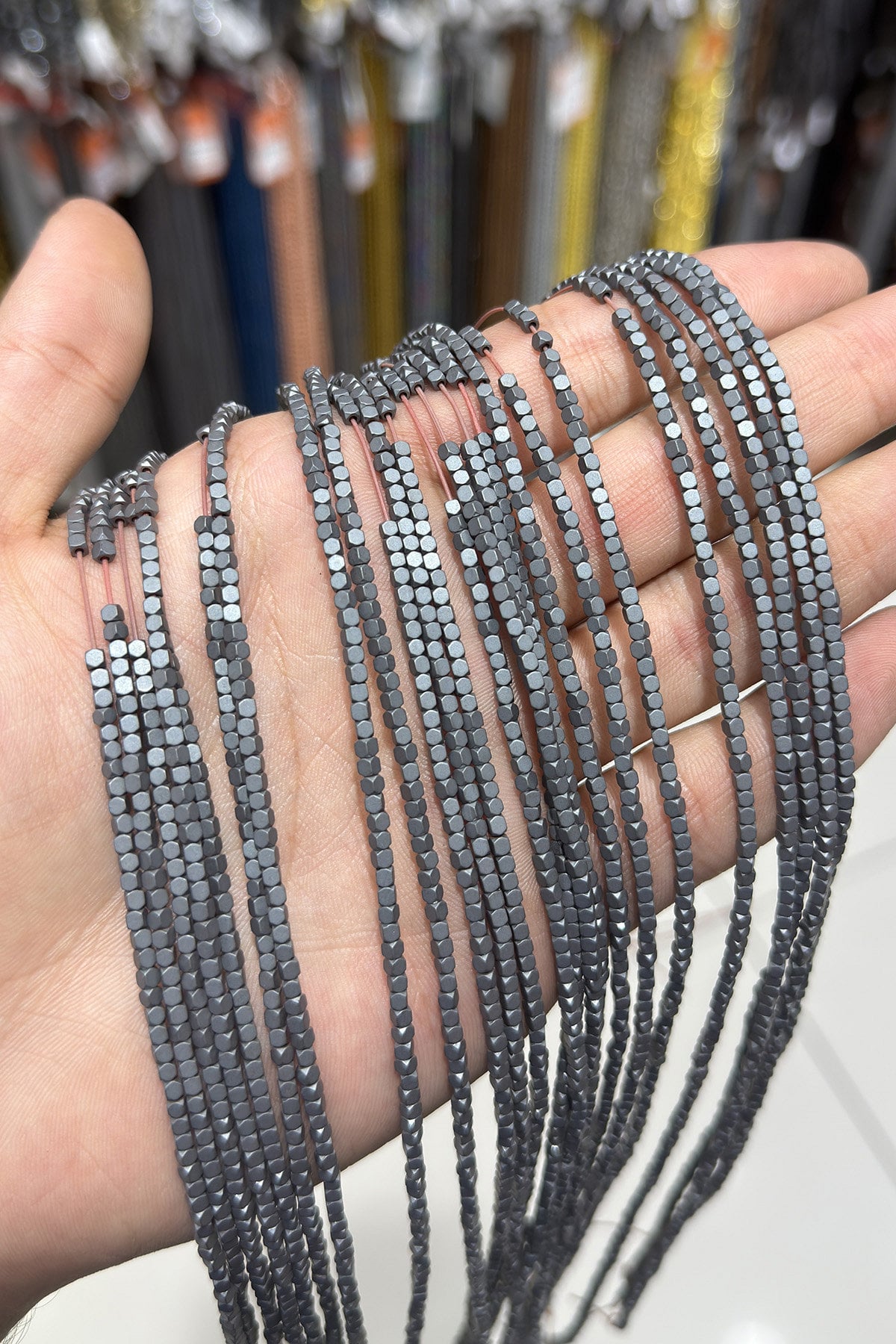Hematit Taşı Küp Kesim Mat Gri 2x2mm Doğal Taş Dizi
