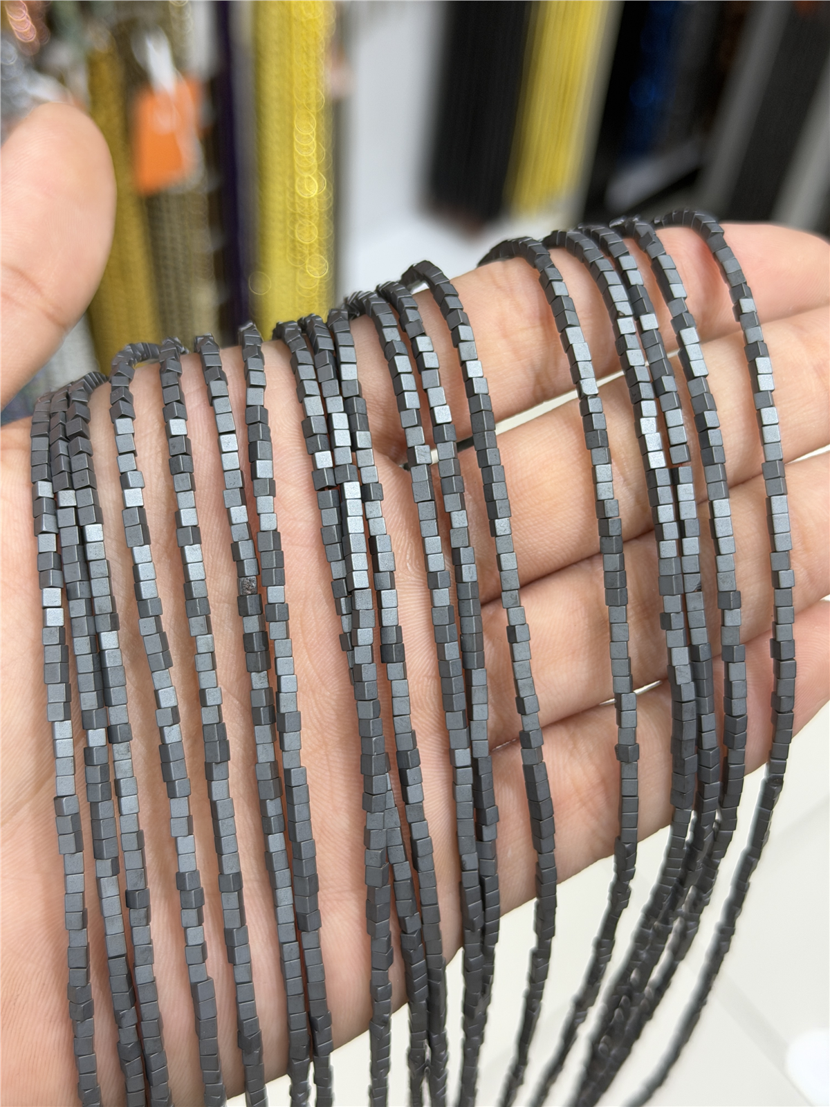 Hematit Taşı Küp Kesim Mat Gri 2x2mm Doğal Taş Dizi