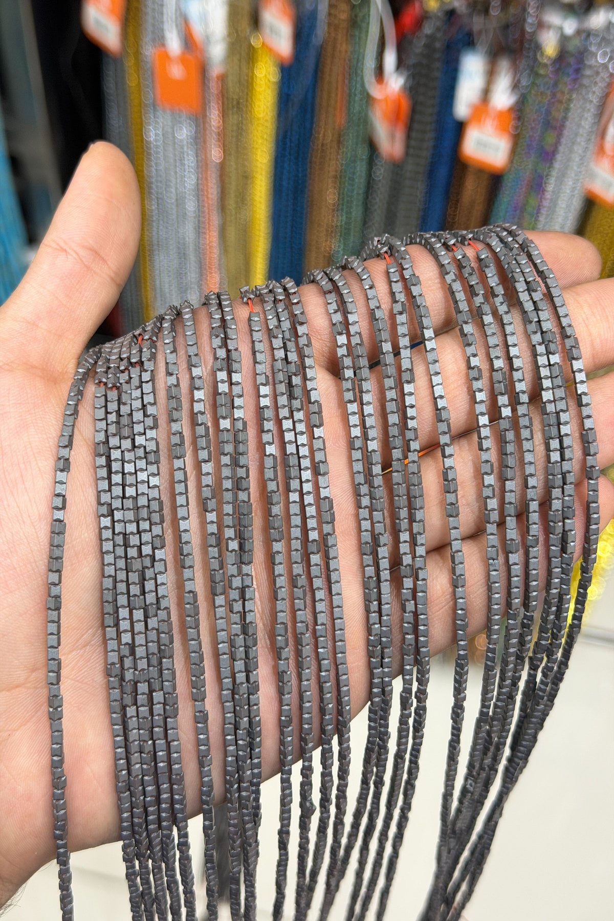 Hematit Taşı Küp Kesim Mat Gri 2x2mm Doğal Taş Dizi