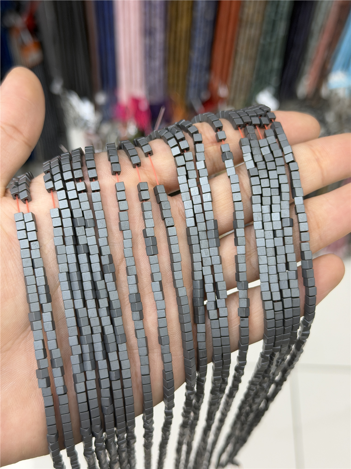 Hematit Taşı Küp Kesim Mat Gri 3x3mm Doğal Taş Dizi