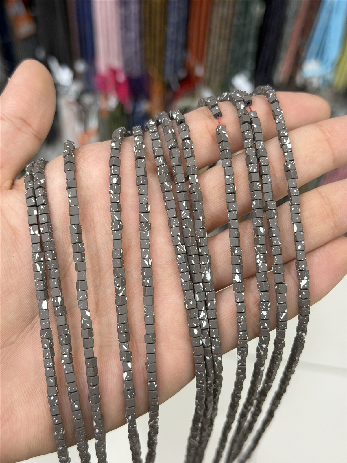 Hematit Taşı Küp Kesim Mat Gri 3x3mm Doğal Taş Dizi