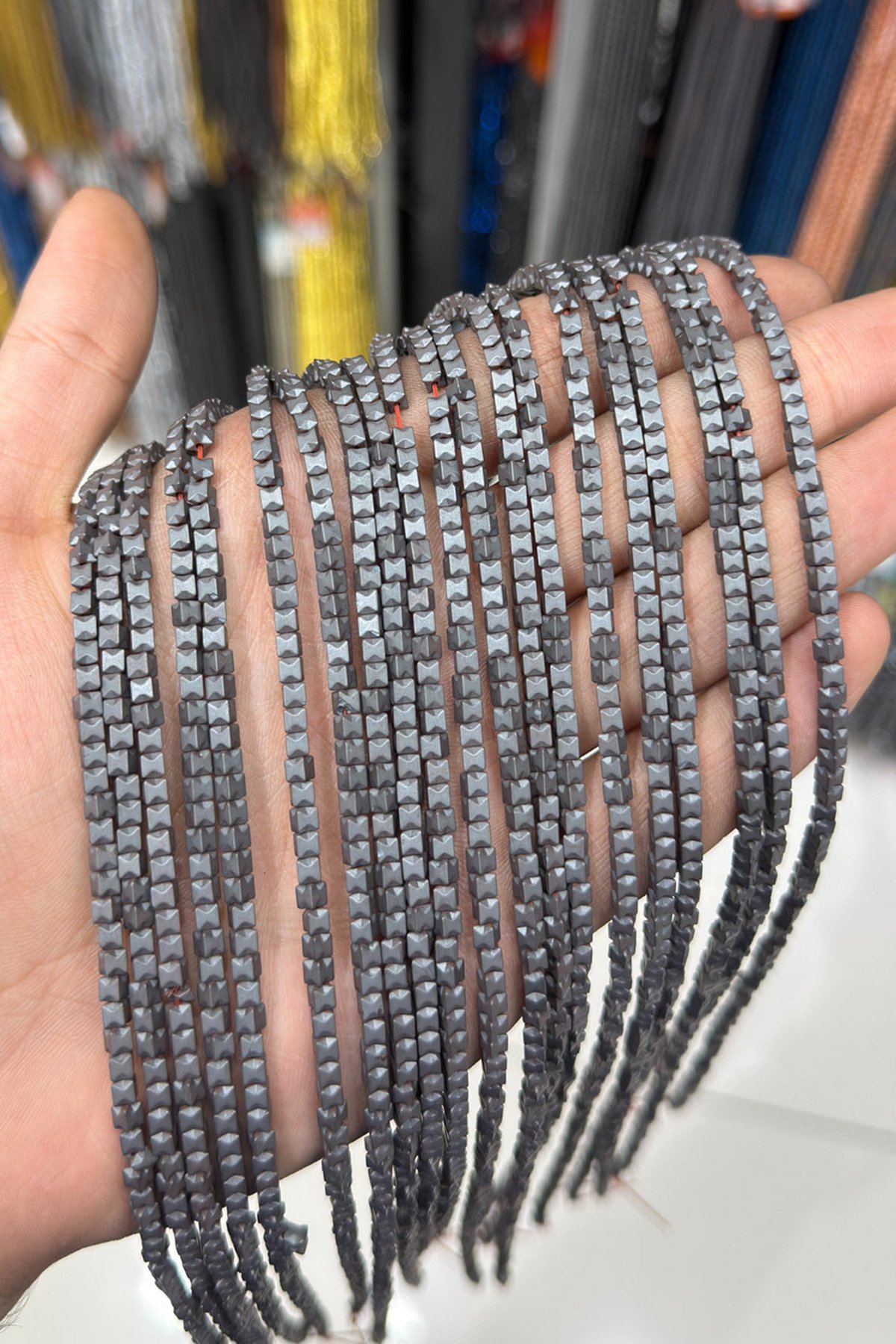 Hematit Taşı Küp Kesim Mat Gri 3x3mm Doğal Taş Dizi