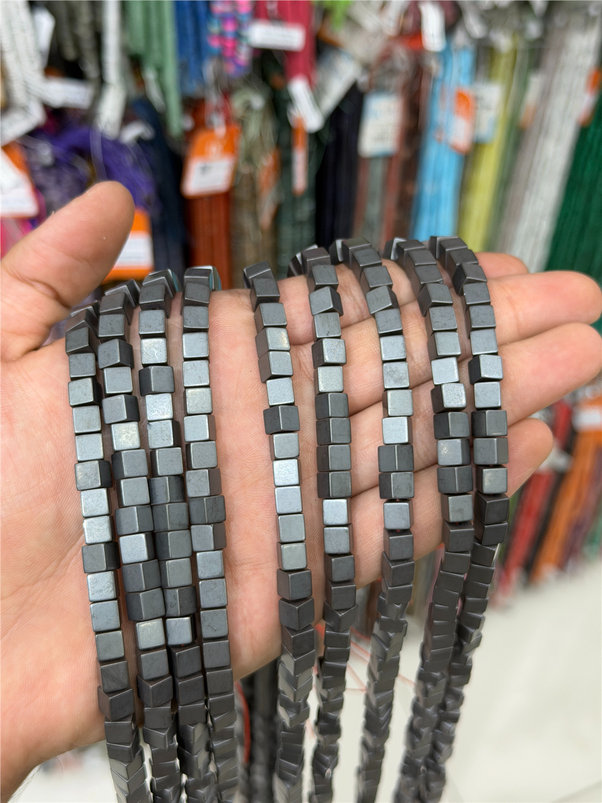 Hematit Taşı Küp Kesim Mat Gri 6x6mm Doğal Taş Dizi