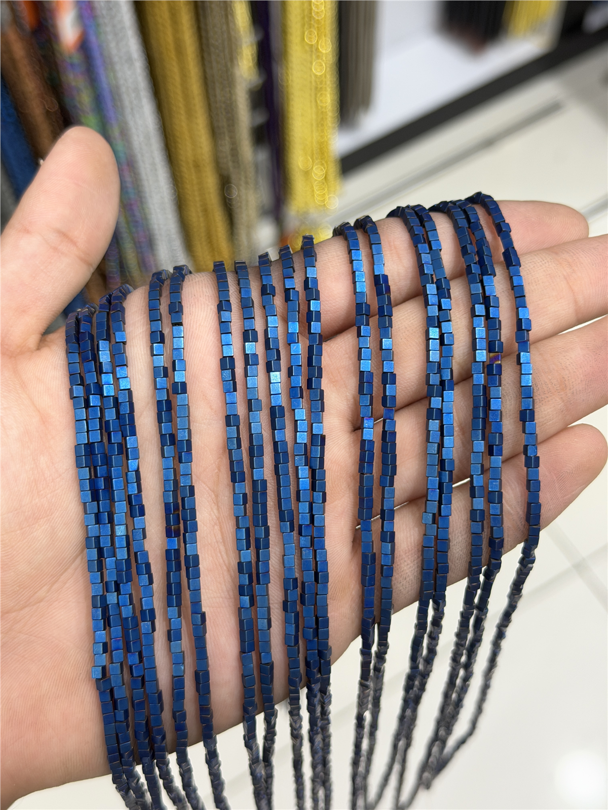 Hematit Taşı Küp Kesim Mat Mavi 2x2mm Doğal Taş Dizi