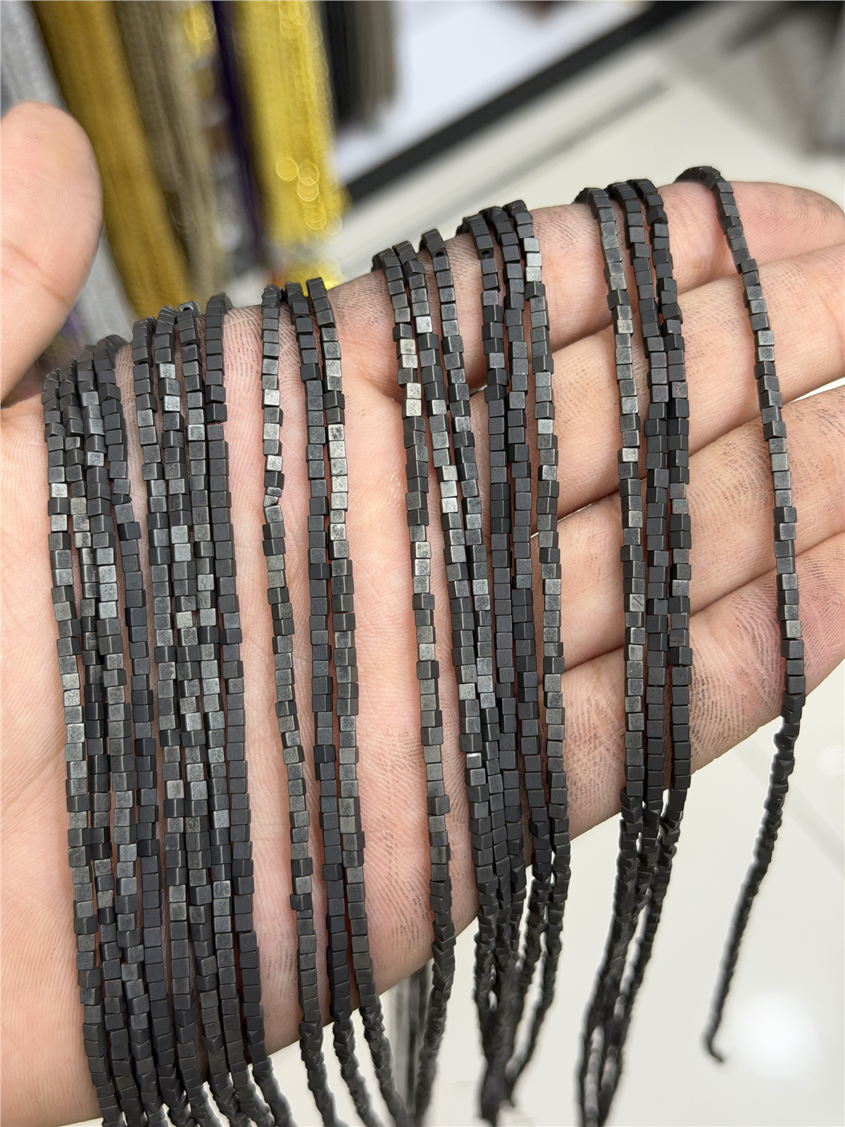 Hematit Taşı Küp Kesim Mat Siyah 2x2mm Doğal Taş Dizi