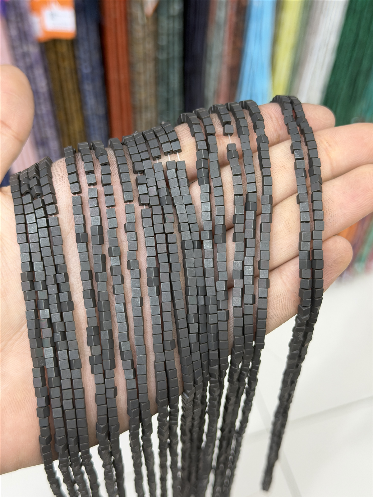 Hematit Taşı Küp Kesim Mat Siyah 3x3mm Doğal Taş Dizi