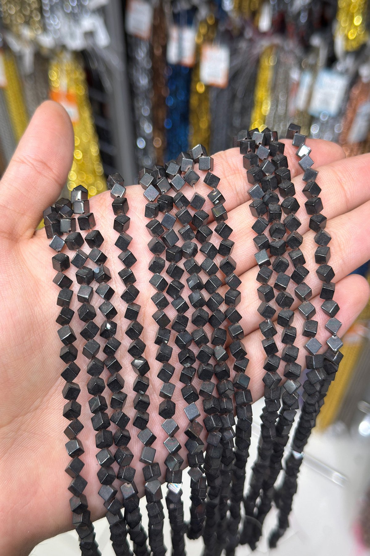 Hematit Taşı Küp Kesim Mat Siyah 4x4mm Doğal Taş Dizi