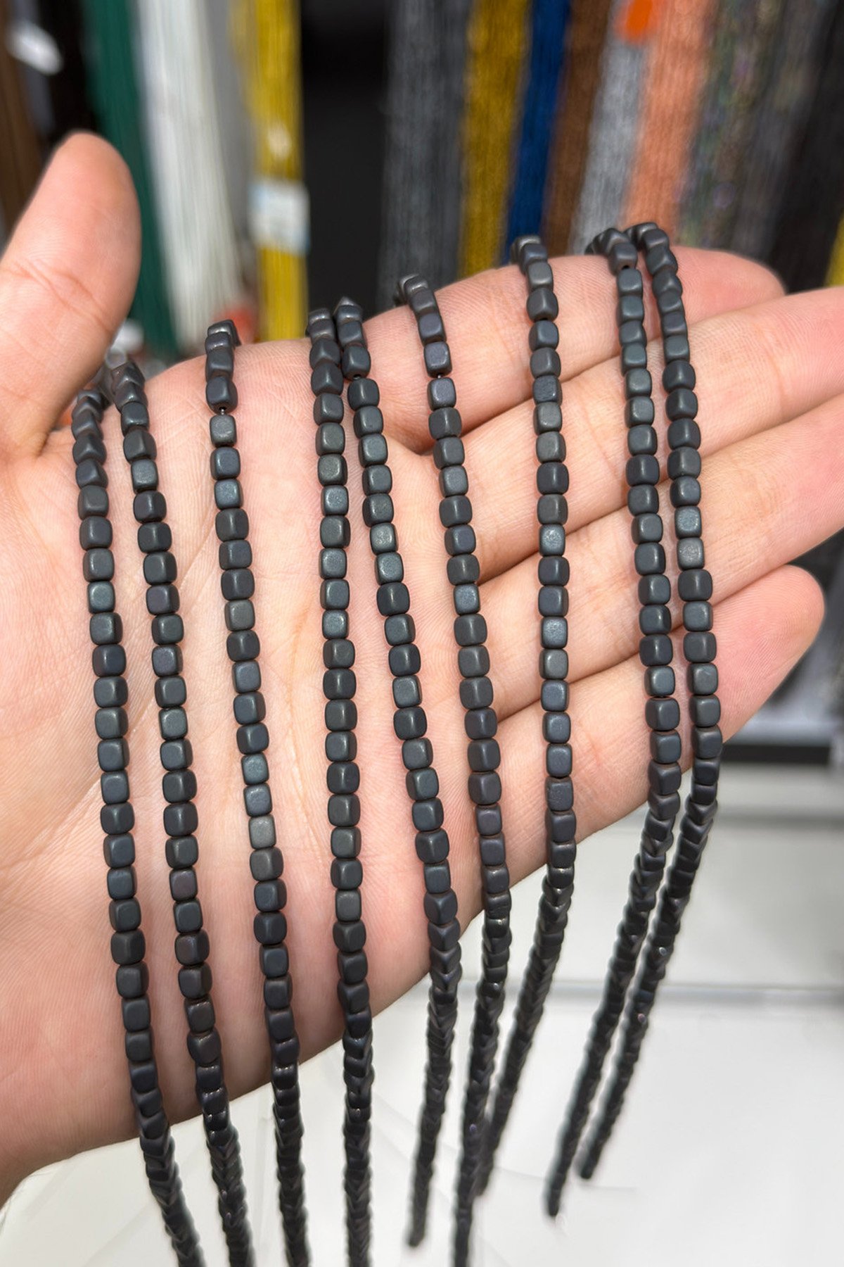 Hematit Taşı Küp Kesim Mat Siyah 4x4mm Doğal Taş Dizi