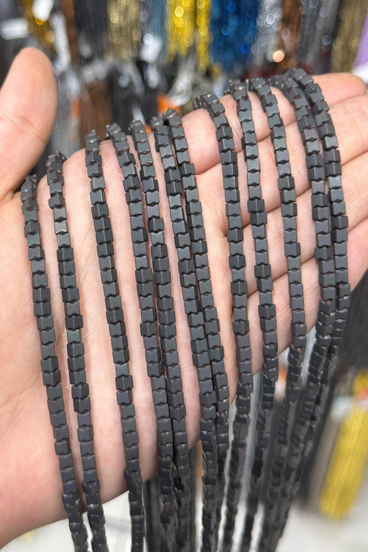 Hematit Taşı Küp Kesim Mat Siyah 4x4mm Doğal Taş Dizi