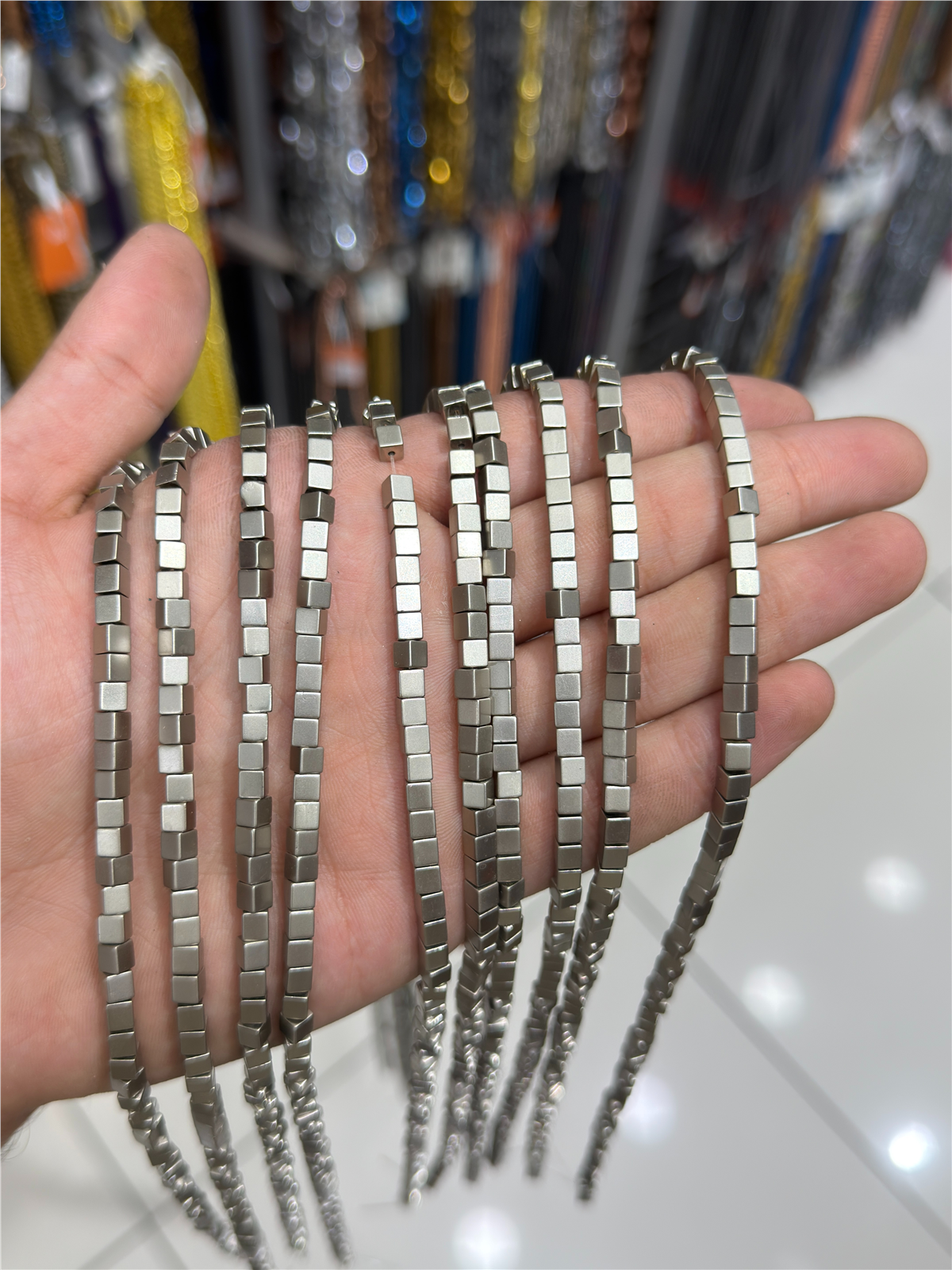Hematit Taşı Küp Kesim Mat Titanyum 4x4mm Doğal Taş Dizi