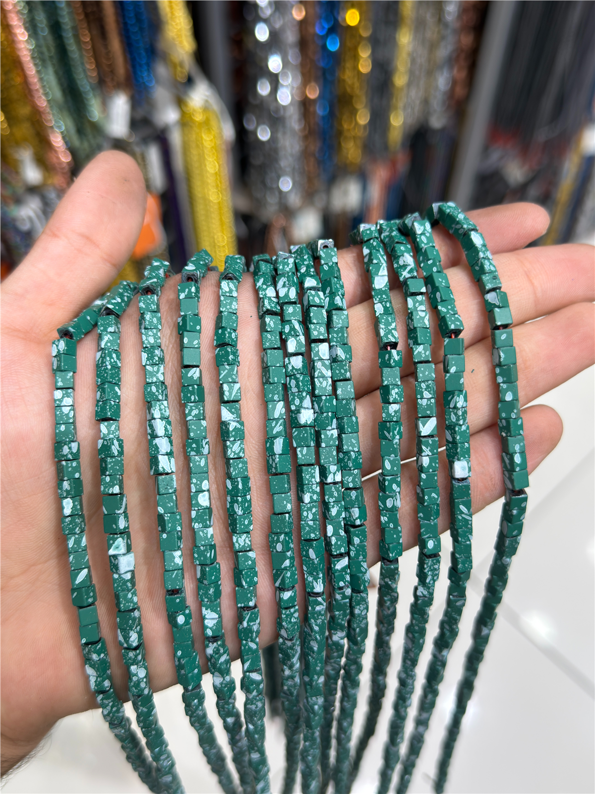 Hematit Taşı Küp Kesim Mat Yeşil 4x4mm Doğal Taş Dizi