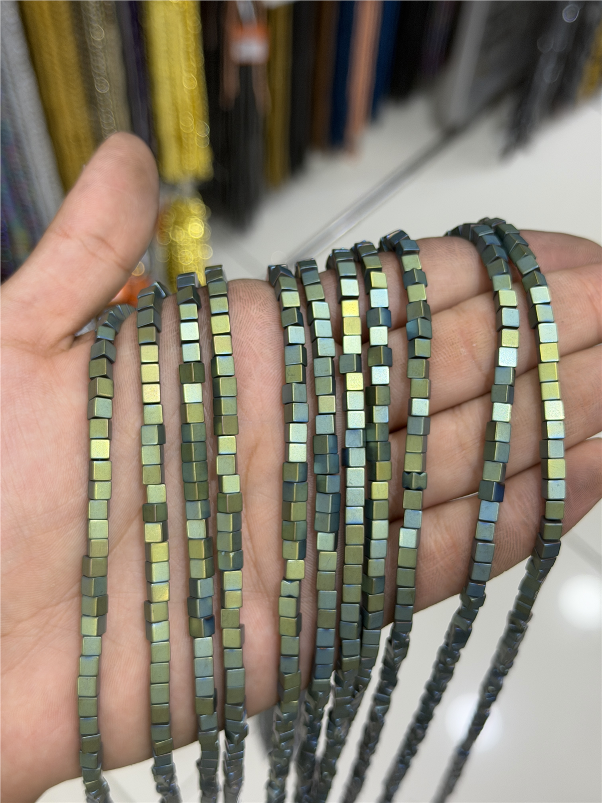 Hematit Taşı Küp Kesim Mat Yeşil 4x4mm Doğal Taş Dizi