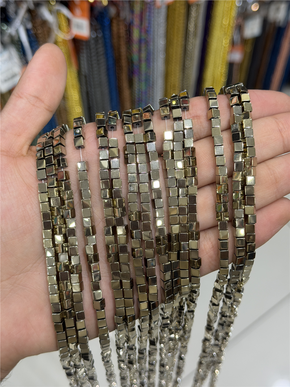 Hematit Taşı Küp Kesim Parlak Antik Sarı 4x4mm Doğal Taş Dizi