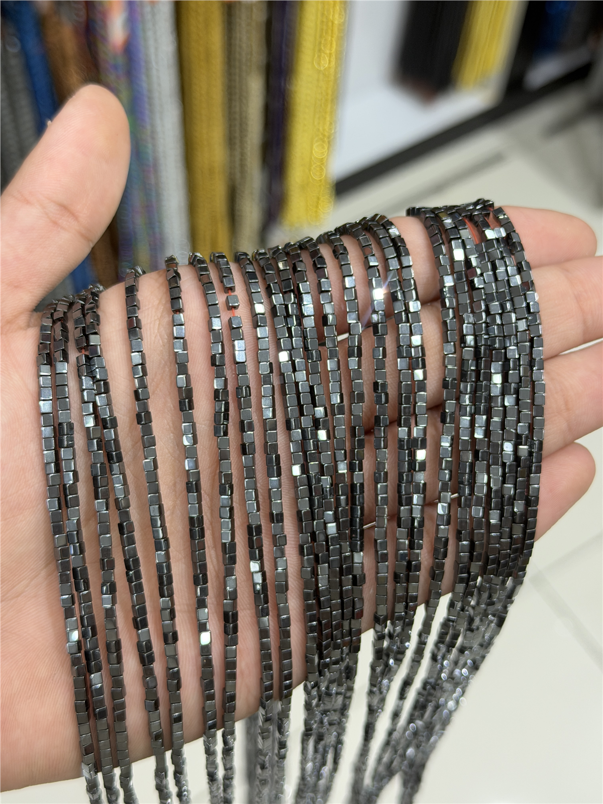 Hematit Taşı Küp Kesim Parlak Füme 2x2mm Doğal Taş Dizi