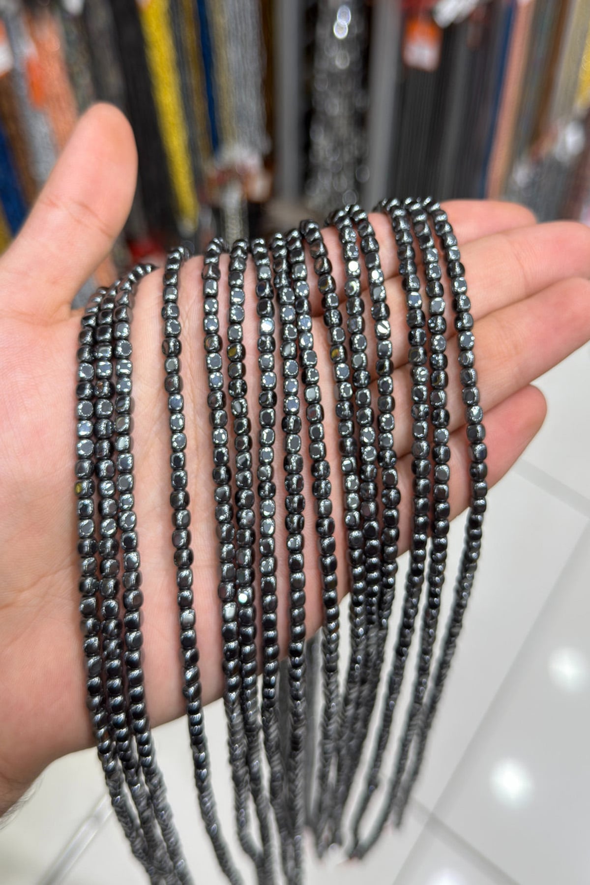 Hematit Taşı Küp Kesim Parlak Füme 4x4mm Doğal Taş Dizi
