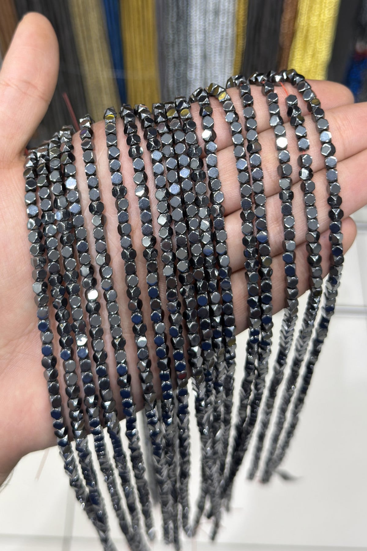 Hematit Taşı Küp Kesim Parlak Füme 4x4mm Doğal Taş Dizi