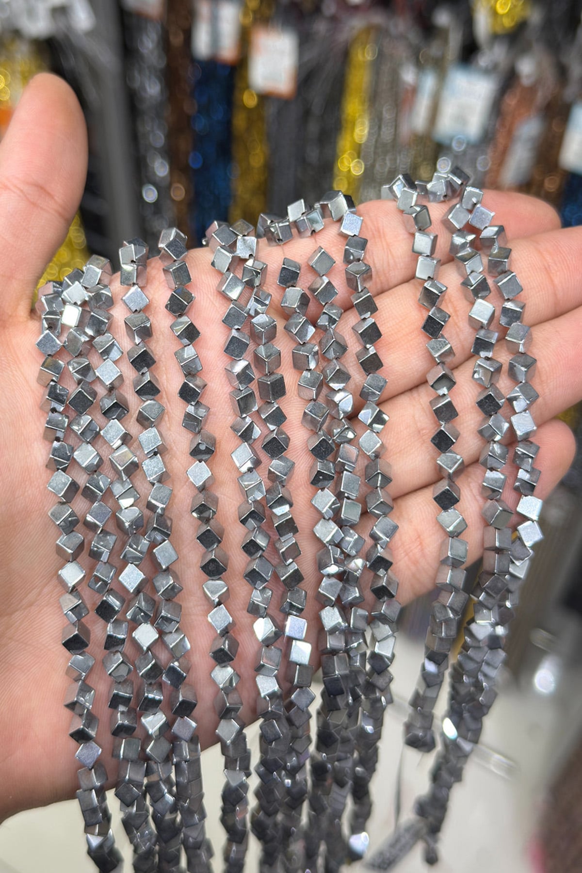 Hematit Taşı Küp Kesim Parlak Gümüş 4x4mm Doğal Taş Dizi