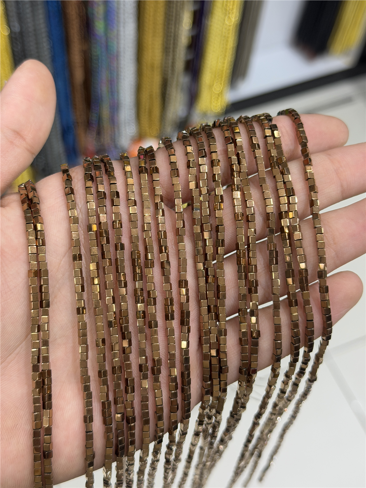 Hematit Taşı Küp Kesim Parlak Kahverengi 2x2mm Doğal Taş Dizi