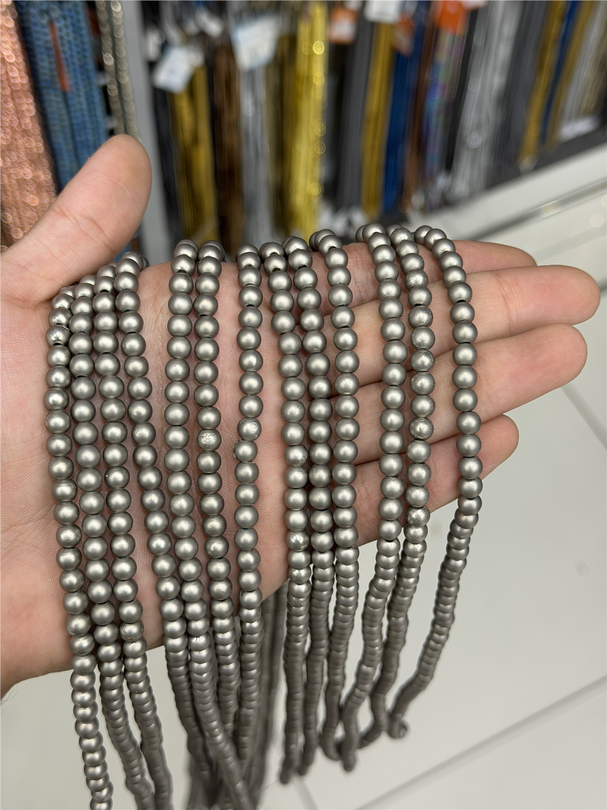 Hematit Taşı Küre Kesim 6mm- Mat Titanyum Doğal Taş Dizi
