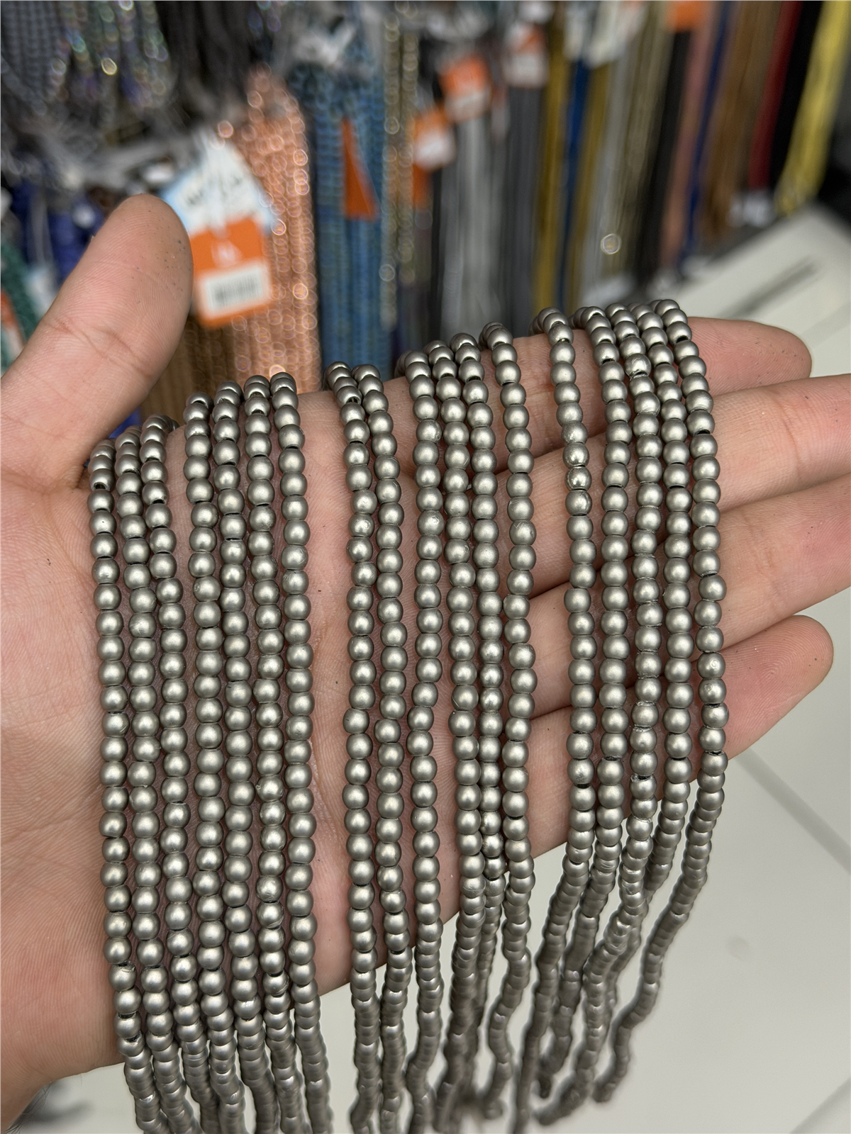 Hematit Taşı Küre Kesim Mat Titanyum 4mm Doğal Taş Dizi