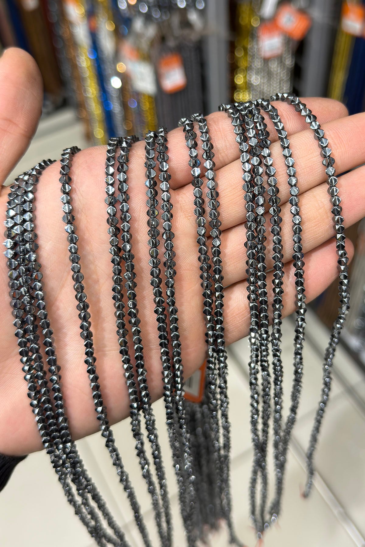 Hematit Taşı Özel Kesim 3x3mm- Parlak Füme Doğal Taş Dizi
