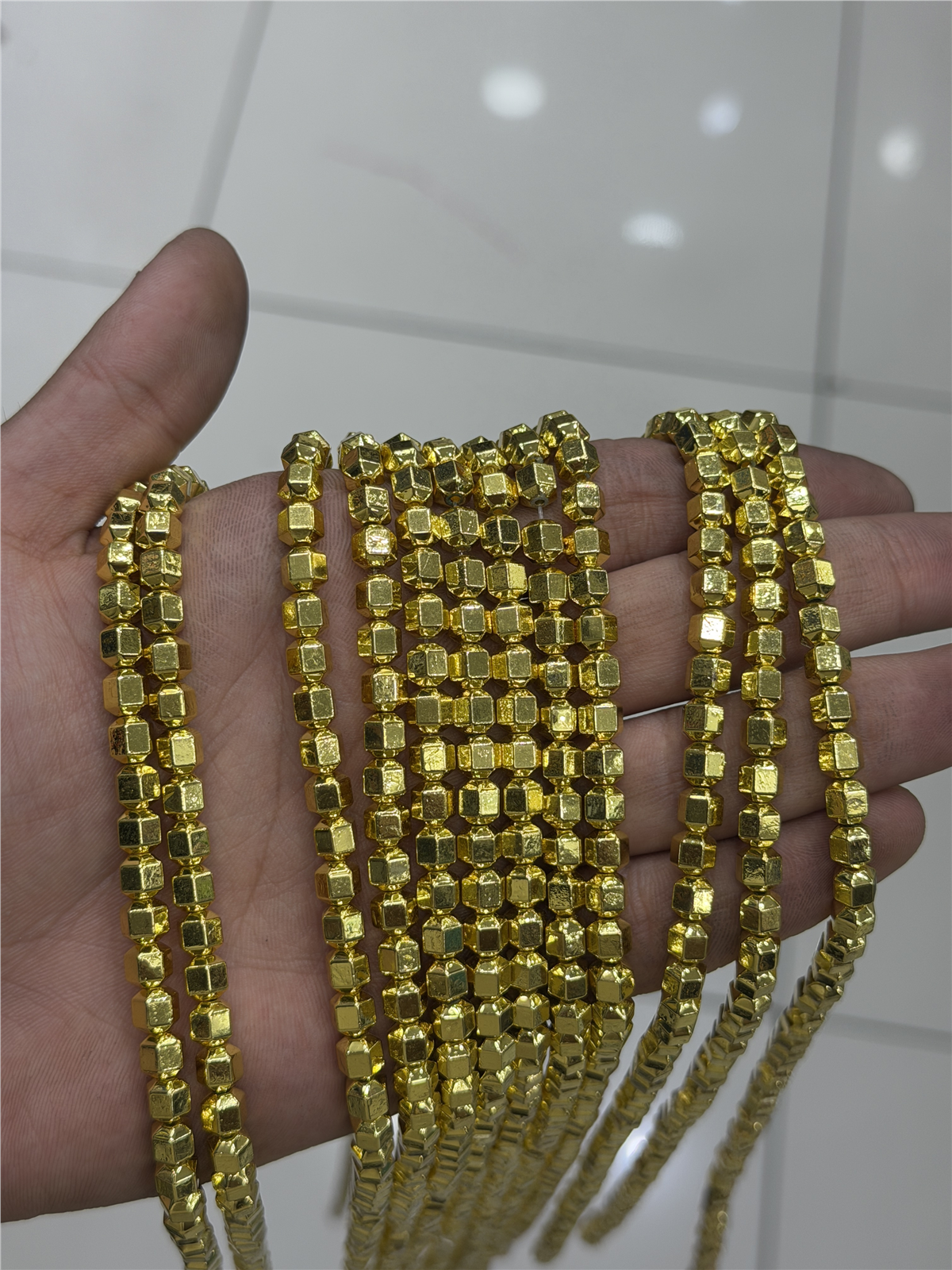 Hematit Taşı Özel Kesim Altın Sarı 6x6mm Doğal Taş Dizi