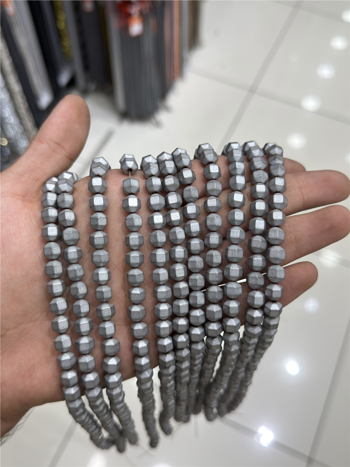 Hematit Taşı Özel Kesim Mat Açık Gri 8x8mm Doğal Taş Dizi